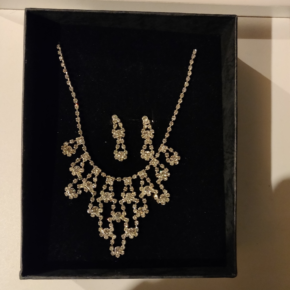 Costume jewelry set